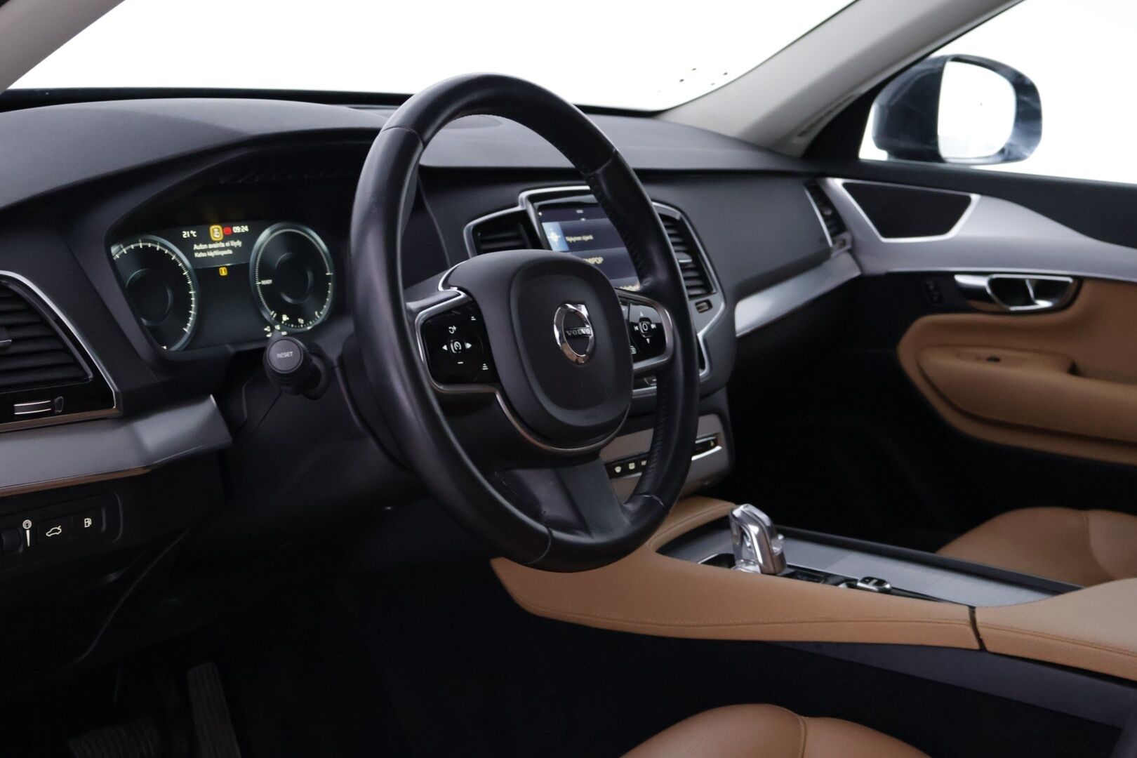 Volvo XC90 2016 T8 Twin Engine AWD Momentum aut - YritysOutlet - Myydään vain yrityksille - Webasto / Panoraama / S.kontti / Koukku / Navi / Nahat