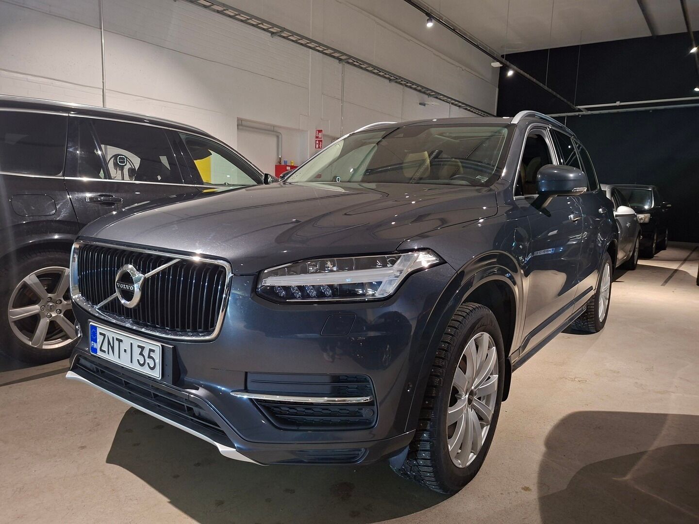 Volvo XC90 2016 T8 Twin Engine AWD Momentum aut - YritysOutlet - Myydään vain yrityksille - Webasto / Panoraama / S.kontti / Koukku / Navi / Nahat