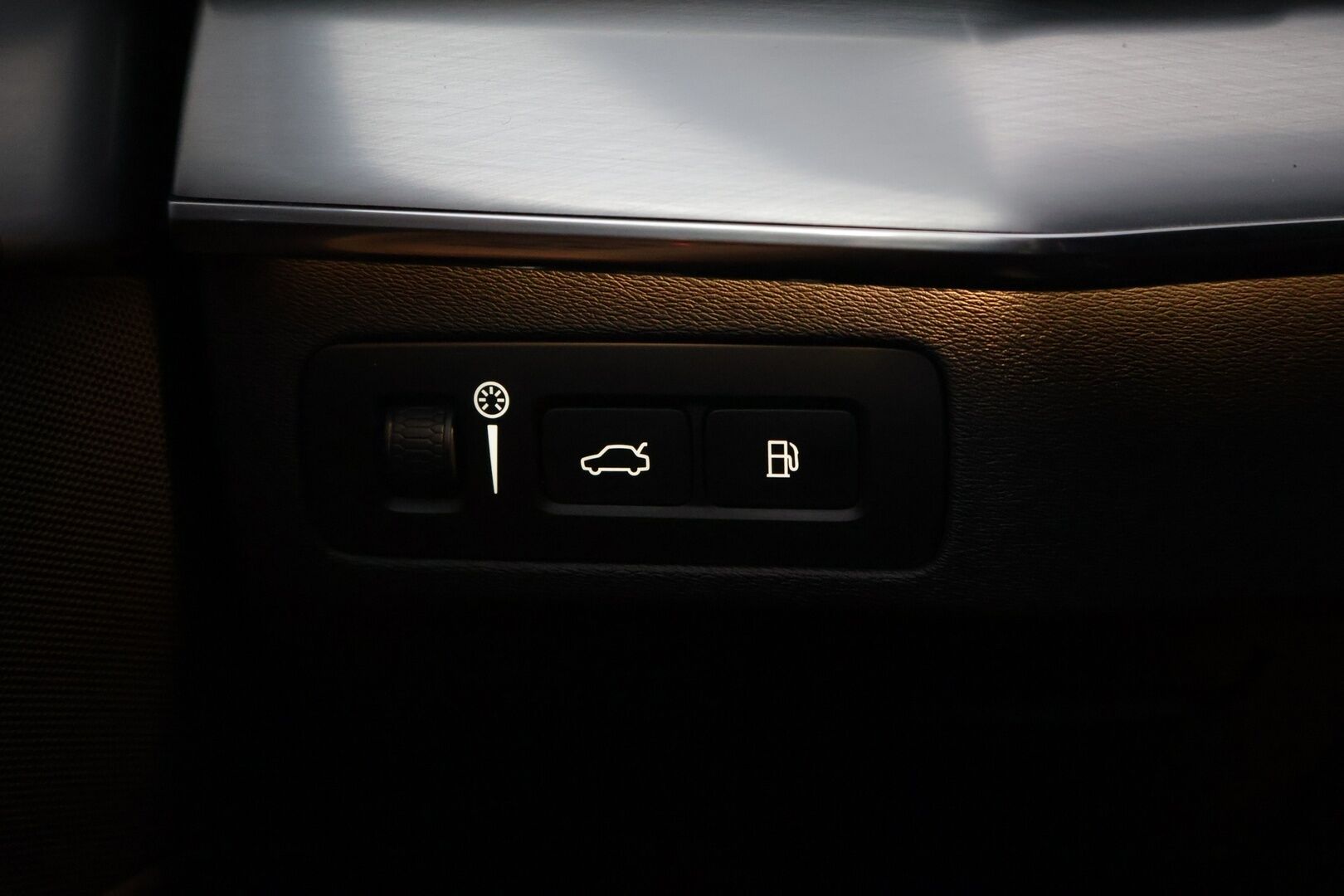 Volvo XC90 2016 T8 Twin Engine AWD Momentum aut - YritysOutlet - Myydään vain yrityksille - Webasto / Panoraama / S.kontti / Koukku / Navi / Nahat