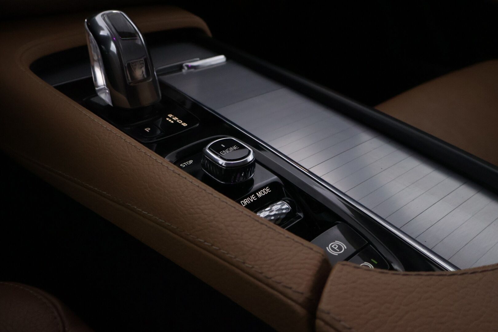 Volvo XC90 2016 T8 Twin Engine AWD Momentum aut - YritysOutlet - Myydään vain yrityksille - Webasto / Panoraama / S.kontti / Koukku / Navi / Nahat