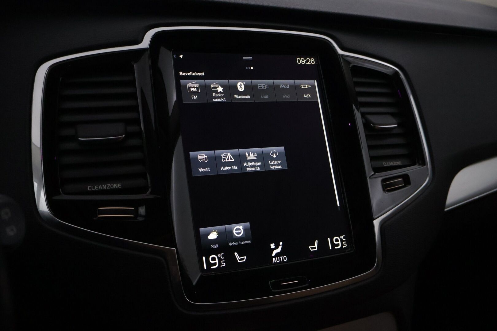 Volvo XC90 2016 T8 Twin Engine AWD Momentum aut - YritysOutlet - Myydään vain yrityksille - Webasto / Panoraama / S.kontti / Koukku / Navi / Nahat