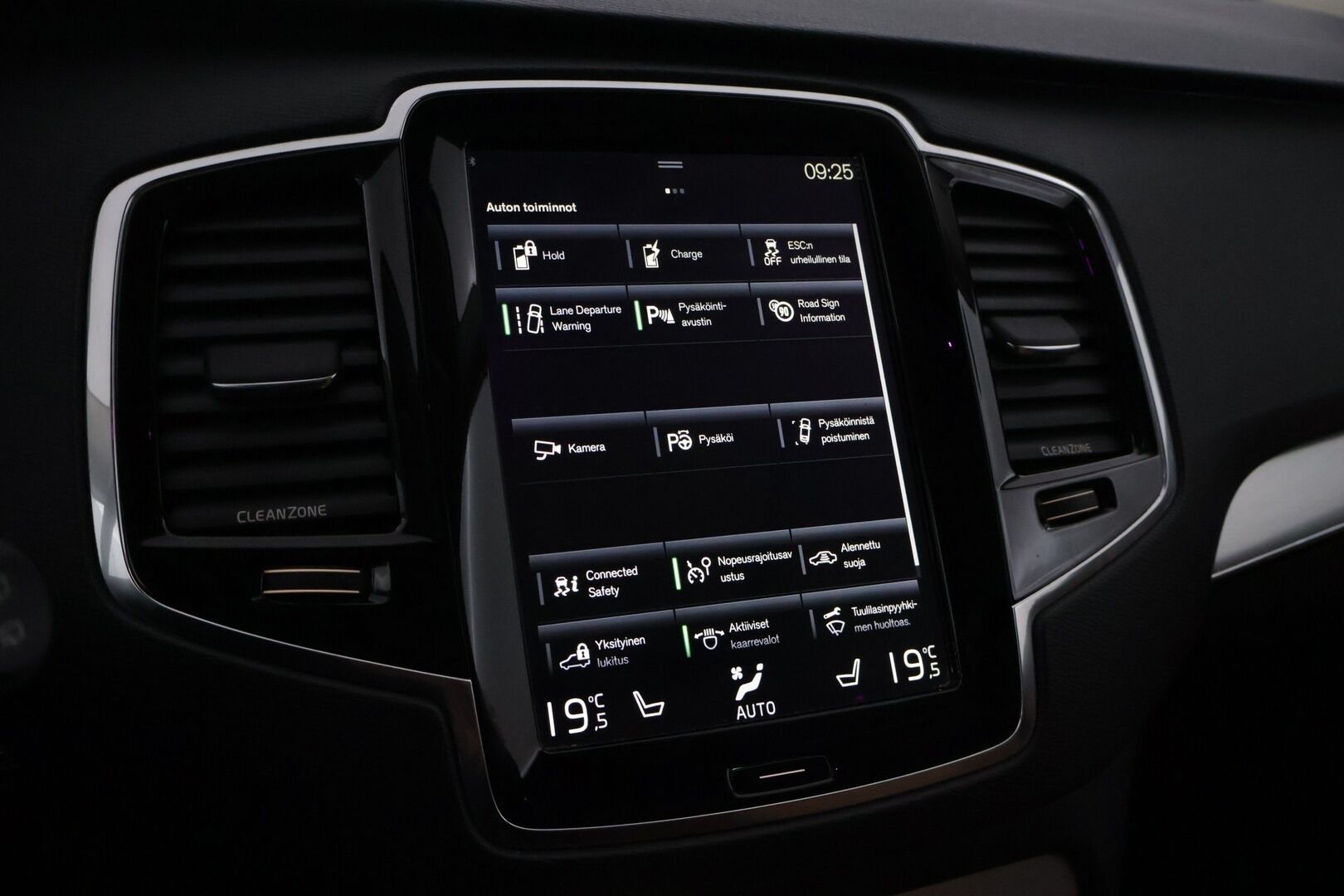 Volvo XC90 2016 T8 Twin Engine AWD Momentum aut - YritysOutlet - Myydään vain yrityksille - Webasto / Panoraama / S.kontti / Koukku / Navi / Nahat