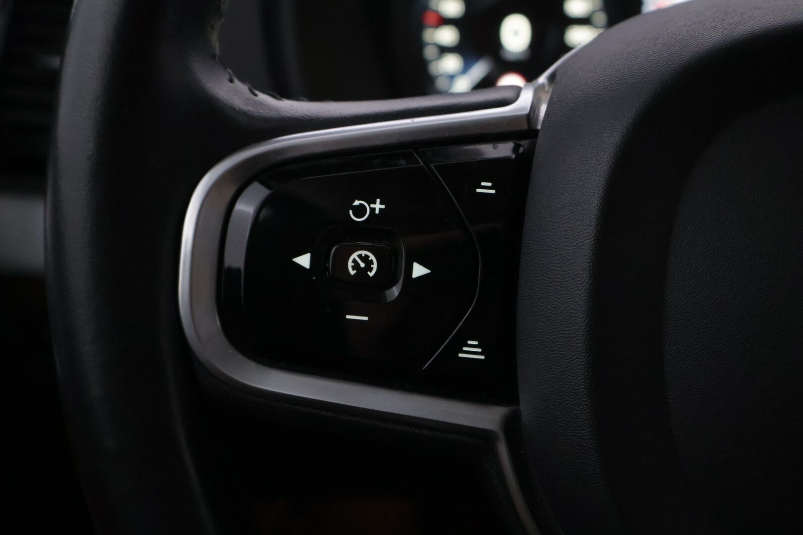 Volvo XC90 2016 T8 Twin Engine AWD Momentum aut - YritysOutlet - Myydään vain yrityksille - Webasto / Panoraama / S.kontti / Koukku / Navi / Nahat