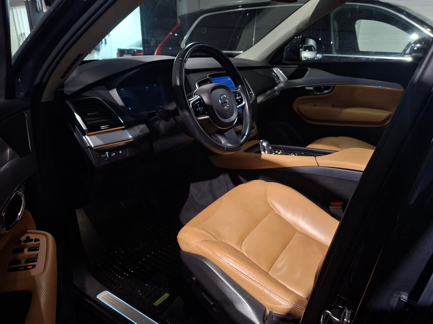 Volvo XC90 2016 T8 Twin Engine AWD Momentum aut - YritysOutlet - Myydään vain yrityksille - Webasto / Panoraama / S.kontti / Koukku / Navi / Nahat