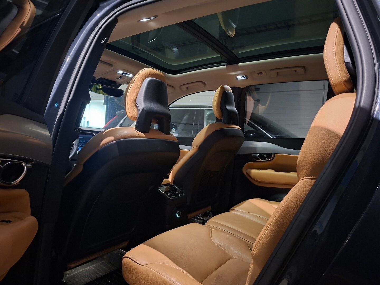 Volvo XC90 2016 T8 Twin Engine AWD Momentum aut - YritysOutlet - Myydään vain yrityksille - Webasto / Panoraama / S.kontti / Koukku / Navi / Nahat