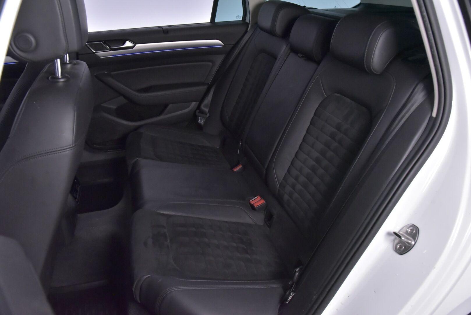 Volkswagen Passat 2017 Variant GTE Plug-In Hybrid 160kW (218 hv) DSG * Webasto / ACC / P-Kamera / Nahka-Alcantara / AppConnect / Vetokoukku! * - Kahdet renkaat & jakopää tehty 139tkm - HULLUT JOULUT KORKOTARJOUS 2,49% 