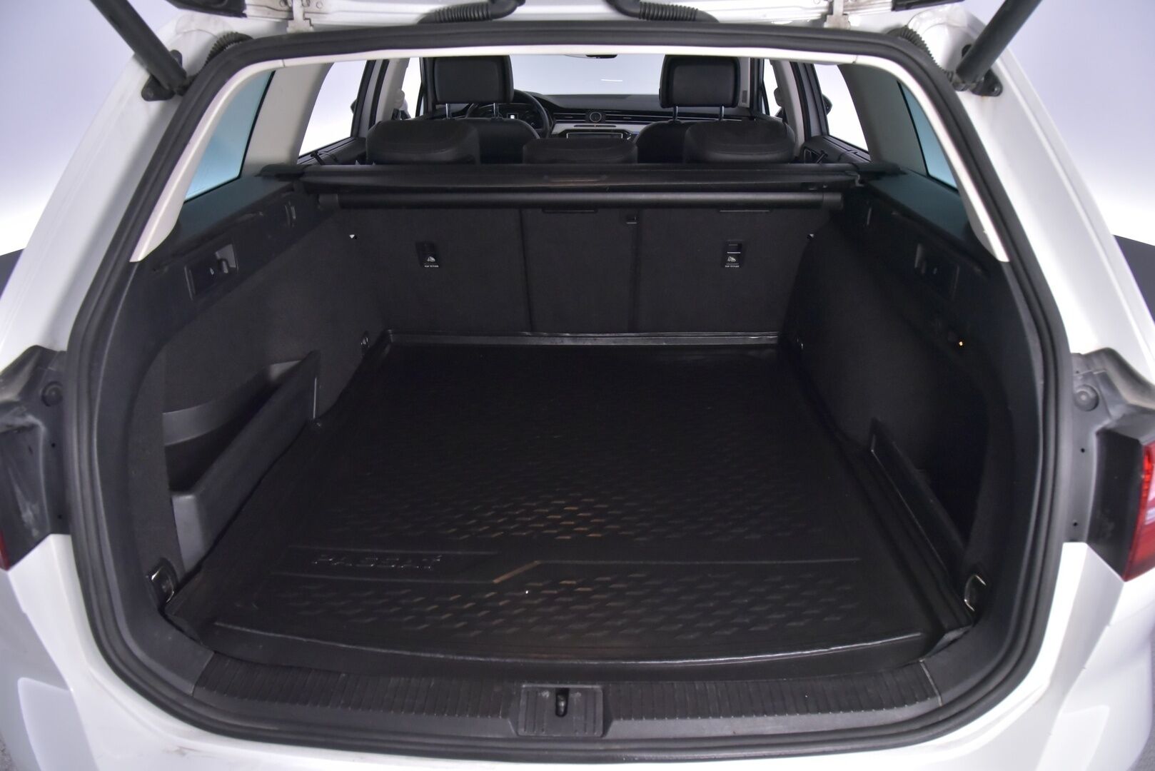 Volkswagen Passat 2017 Variant GTE Plug-In Hybrid 160kW (218 hv) DSG * Webasto / ACC / P-Kamera / Nahka-Alcantara / AppConnect / Vetokoukku! * - Kahdet renkaat & jakopää tehty 139tkm - HULLUT JOULUT KORKOTARJOUS 2,49% 