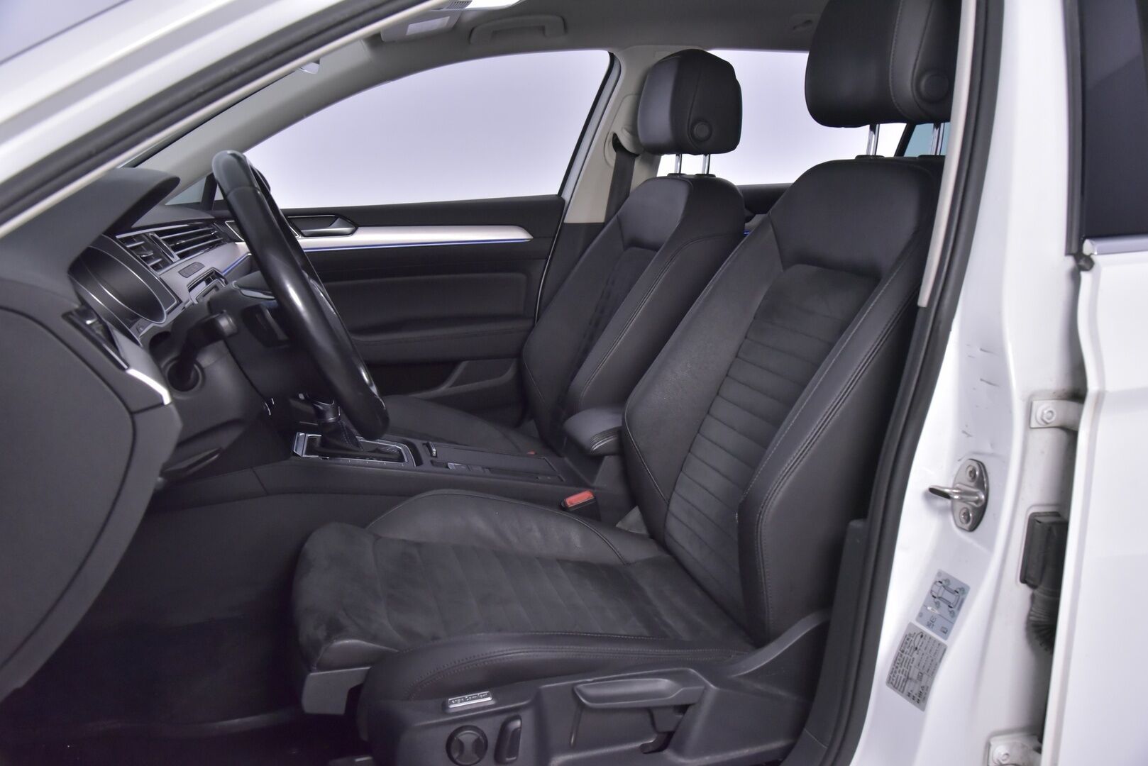 Volkswagen Passat 2017 Variant GTE Plug-In Hybrid 160kW (218 hv) DSG * Webasto / ACC / P-Kamera / Nahka-Alcantara / AppConnect / Vetokoukku! * - Kahdet renkaat & jakopää tehty 139tkm - HULLUT JOULUT KORKOTARJOUS 2,49% 