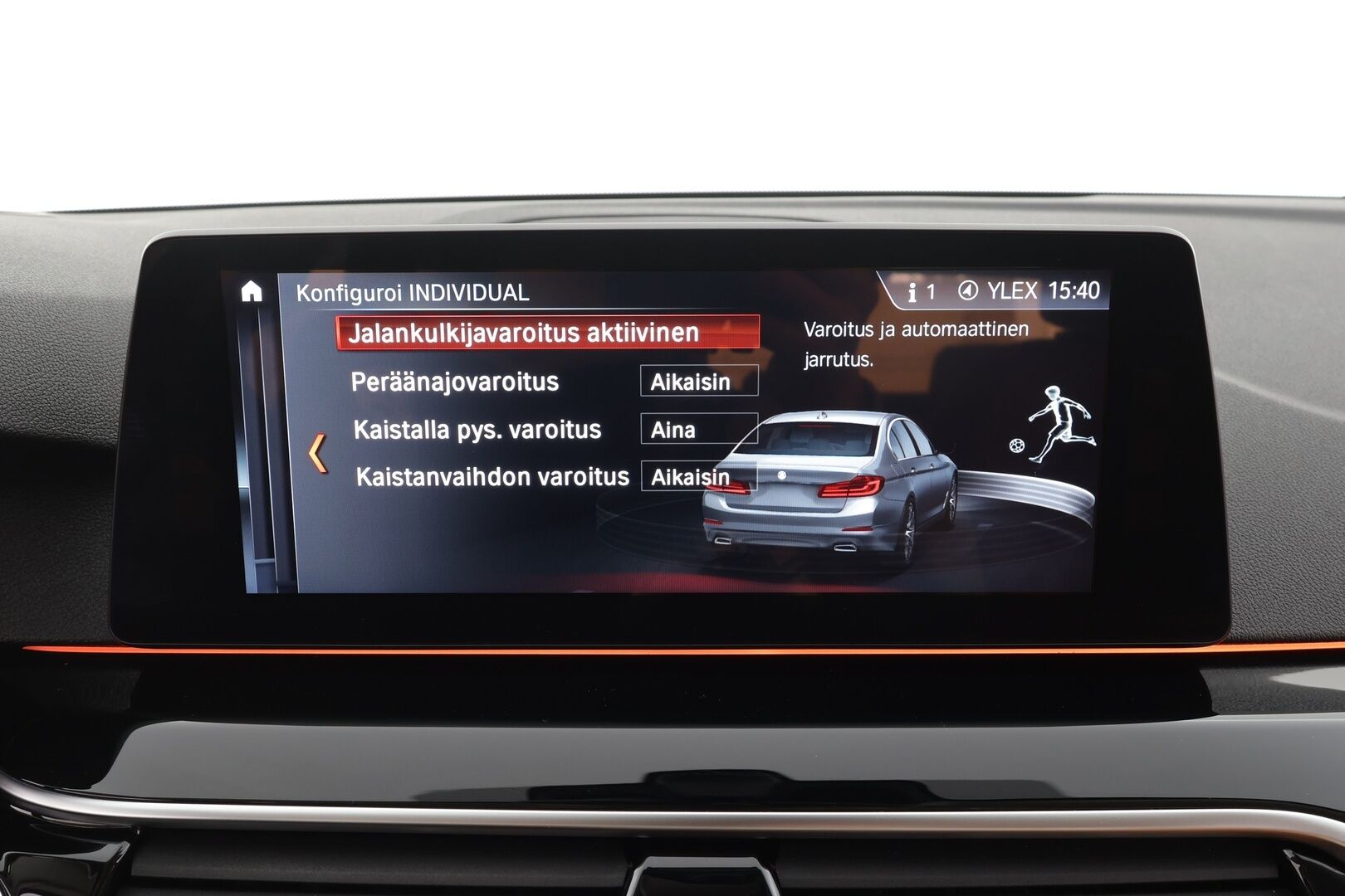 BMW 530 2018 G30 Sedan 530e A iPerformance * Vakkari / HUD / H&K / 360° / Ruskeat sporttinahat / Adapt.LED / Digimittaristo / Navi * - Kahdet renkaat aluvanteilla - HULLUT AVAJAISHULINAT KORKOTARJOUS 3,29 %