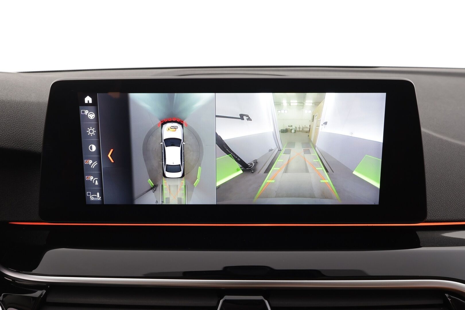 BMW 530 2018 G30 Sedan 530e A iPerformance * Vakkari / HUD / H&K / 360° / Ruskeat sporttinahat / Adapt.LED / Digimittaristo / Navi * - Kahdet renkaat aluvanteilla - HULLUT AVAJAISHULINAT KORKOTARJOUS 3,29 %