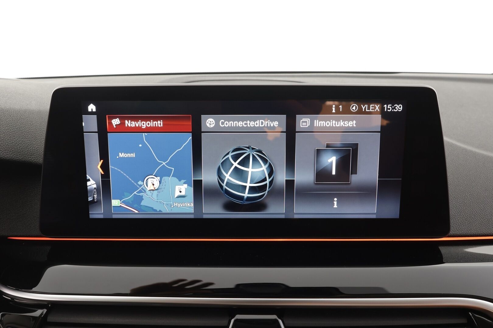 BMW 530 2018 G30 Sedan 530e A iPerformance * Vakkari / HUD / H&K / 360° / Ruskeat sporttinahat / Adapt.LED / Digimittaristo / Navi * - Kahdet renkaat aluvanteilla - HULLUT AVAJAISHULINAT KORKOTARJOUS 3,29 %