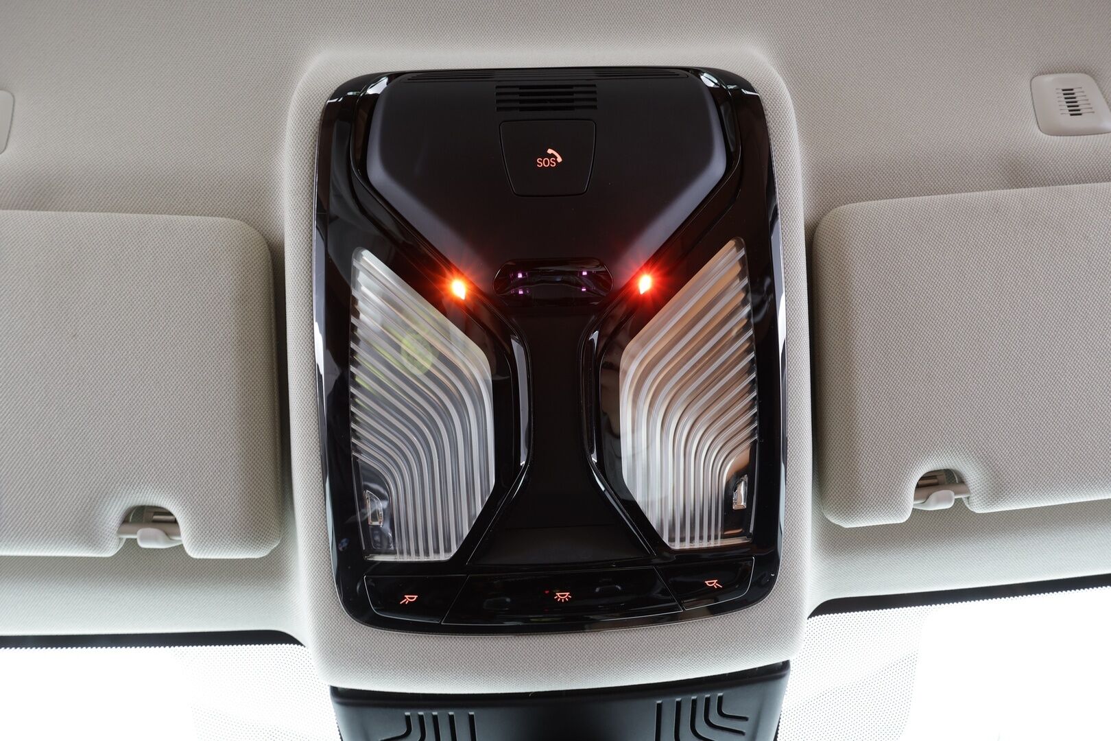 BMW 530 2018 G30 Sedan 530e A iPerformance * Vakkari / HUD / H&K / 360° / Ruskeat sporttinahat / Adapt.LED / Digimittaristo / Navi * - Kahdet renkaat aluvanteilla - HULLUT AVAJAISHULINAT KORKOTARJOUS 3,29 %