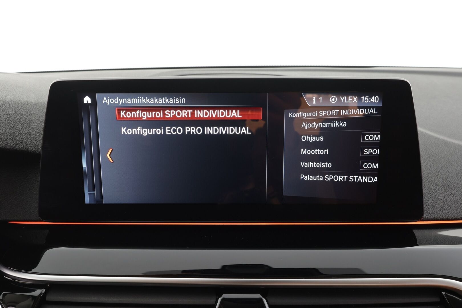 BMW 530 2018 G30 Sedan 530e A iPerformance * Vakkari / HUD / H&K / 360° / Ruskeat sporttinahat / Adapt.LED / Digimittaristo / Navi * - Kahdet renkaat aluvanteilla - HULLUT AVAJAISHULINAT KORKOTARJOUS 3,29 %