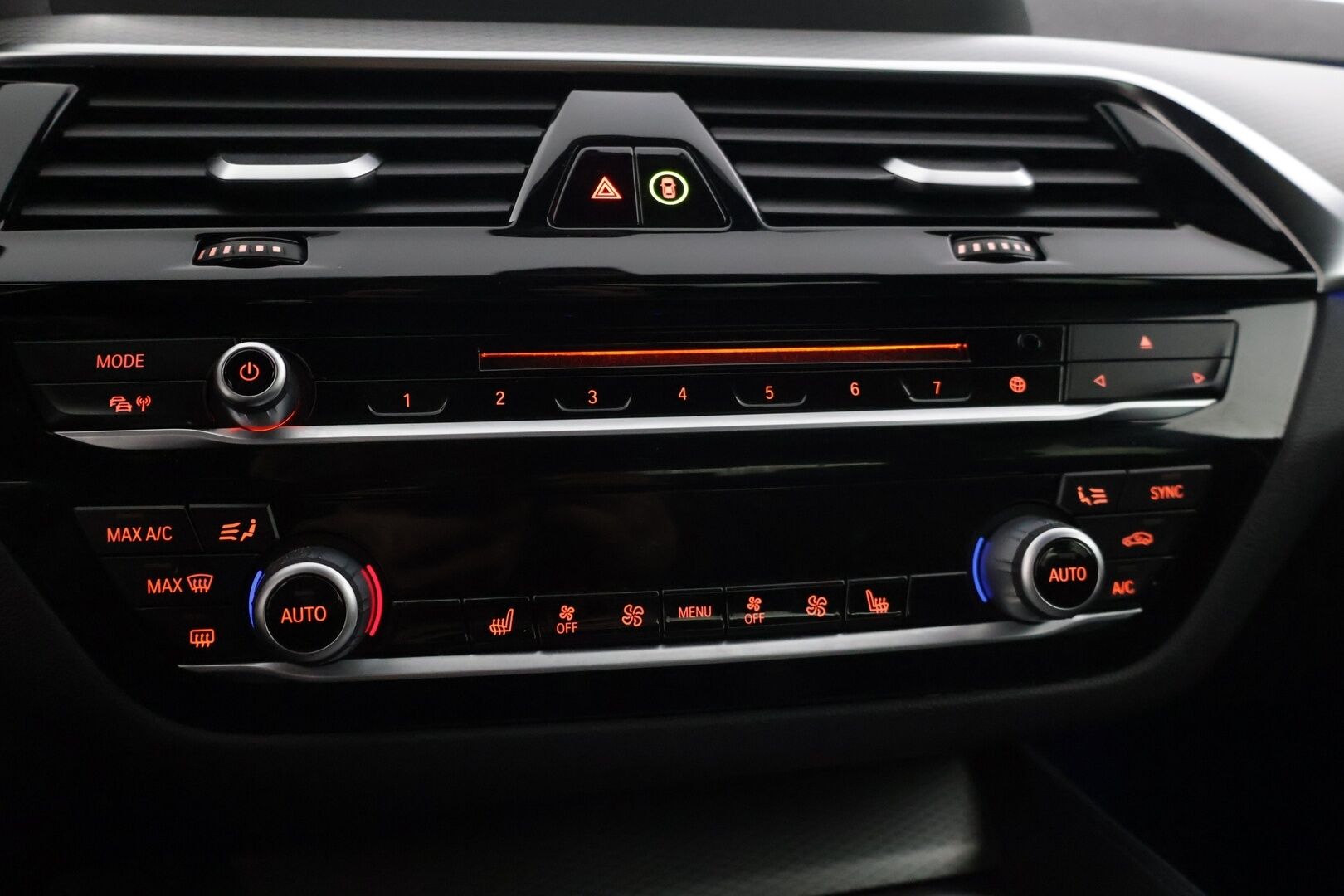 BMW 530 2019 G30 Sedan 530e A Charged Edition M Sport * Adapt. Cruise / Proffa Navi / Ambient / LED * - Todella siisti 2x vanteet & renkaat / Hyvin huollettu / Akku kuntotarkastettu