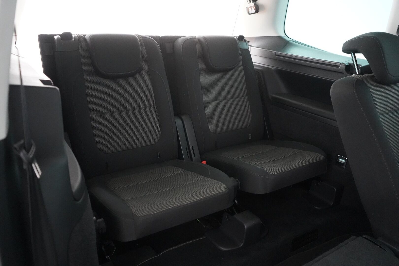 Volkswagen Sharan 2012 Highline 2,0 TDI 103 kW BlueMotion Technology 4MOTION - Alletaittuva vetokoukku | Navigointi | Vakkari | Liukuovet | Panorama | P-Tutkat | Kahdet renkaat vanteilla | Viimeisin huolto 171tkm