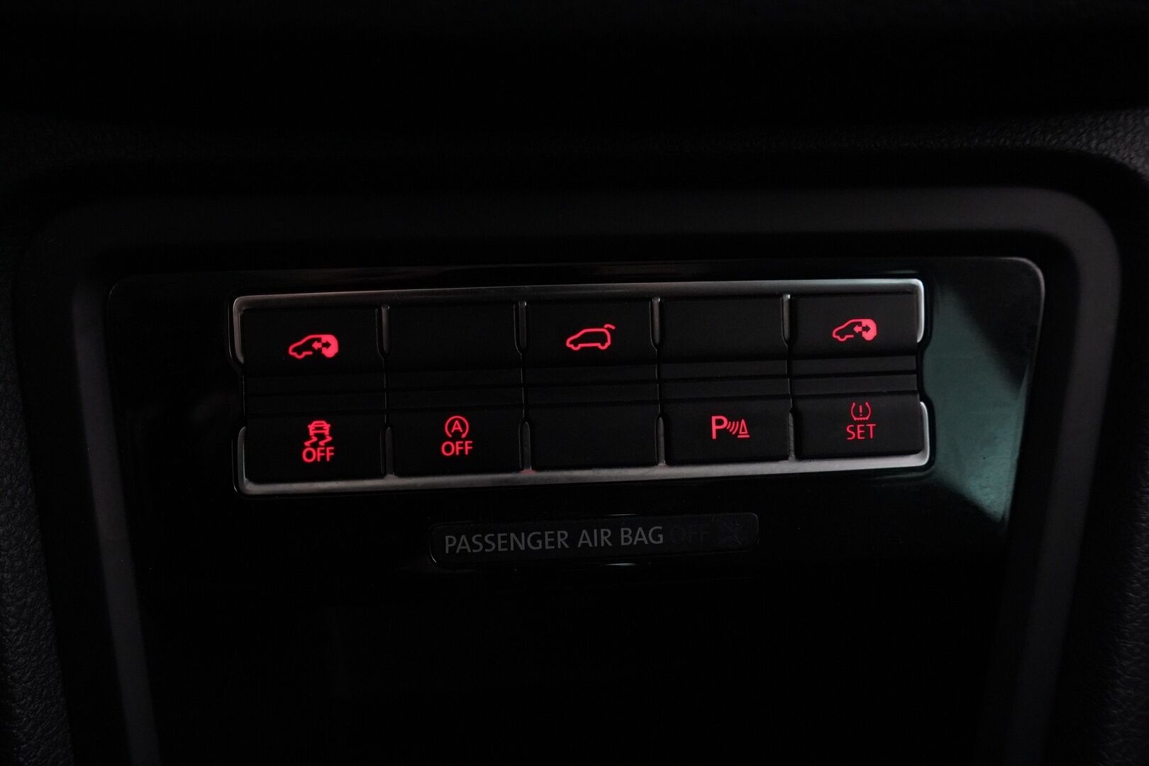 Volkswagen Sharan 2012 Highline 2,0 TDI 103 kW BlueMotion Technology 4MOTION - Alletaittuva vetokoukku | Navigointi | Vakkari | Liukuovet | Panorama | P-Tutkat | Kahdet renkaat vanteilla | Viimeisin huolto 171tkm