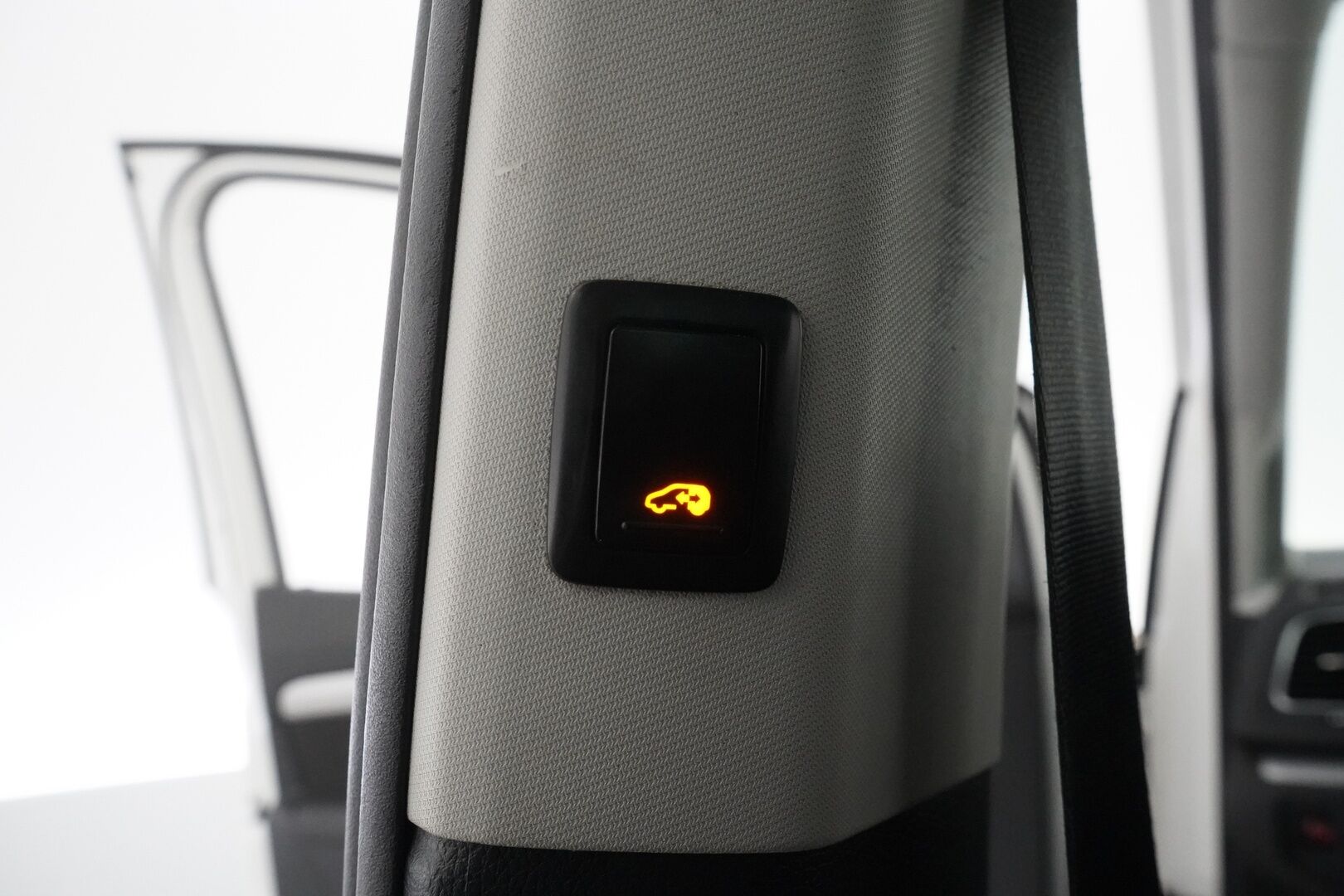 Volkswagen Sharan 2012 Highline 2,0 TDI 103 kW BlueMotion Technology 4MOTION - Alletaittuva vetokoukku | Navigointi | Vakkari | Liukuovet | Panorama | P-Tutkat | Kahdet renkaat vanteilla | Viimeisin huolto 171tkm