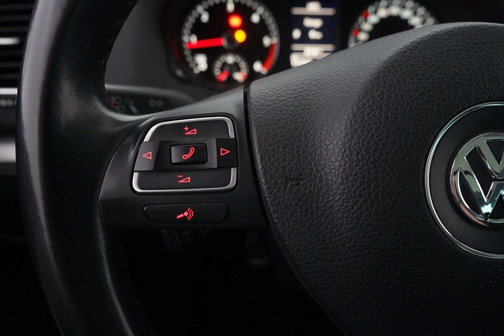 Volkswagen Sharan 2012 Highline 2,0 TDI 103 kW BlueMotion Technology 4MOTION - Alletaittuva vetokoukku | Navigointi | Vakkari | Liukuovet | Panorama | P-Tutkat | Kahdet renkaat vanteilla | Viimeisin huolto 171tkm