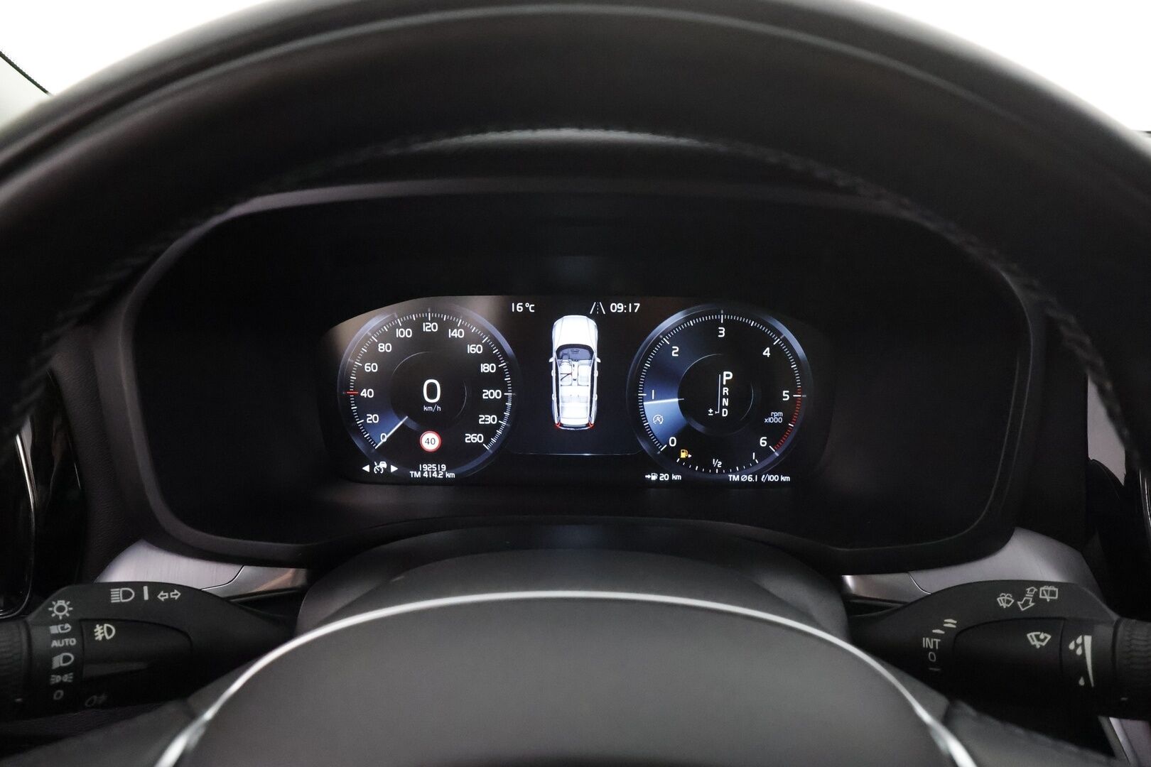 Volvo V60 2019 D4 Momentum aut - * Webasto | Koukku | ACC | Full-LED | P.Kamera | Digimittaristo | Navi | Kaistavahti *
