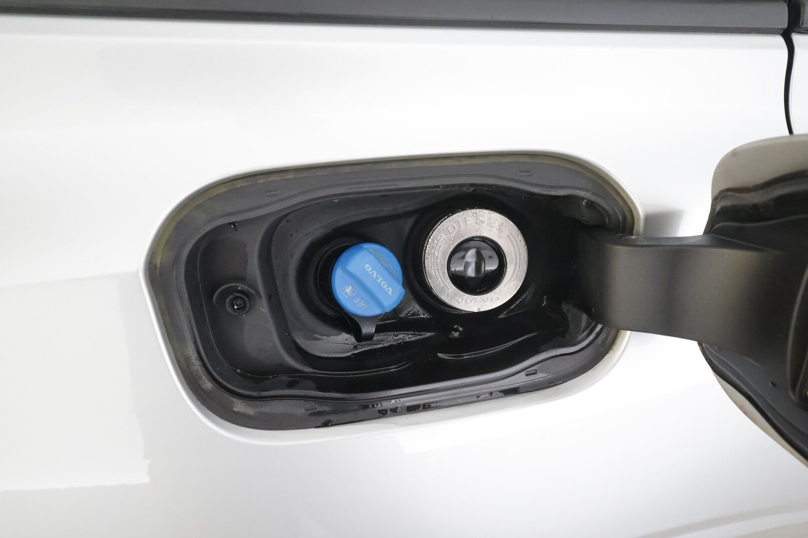 Volvo V60 2019 D4 Momentum aut - * Webasto | Koukku | ACC | Full-LED | P.Kamera | Digimittaristo | Navi | Kaistavahti *