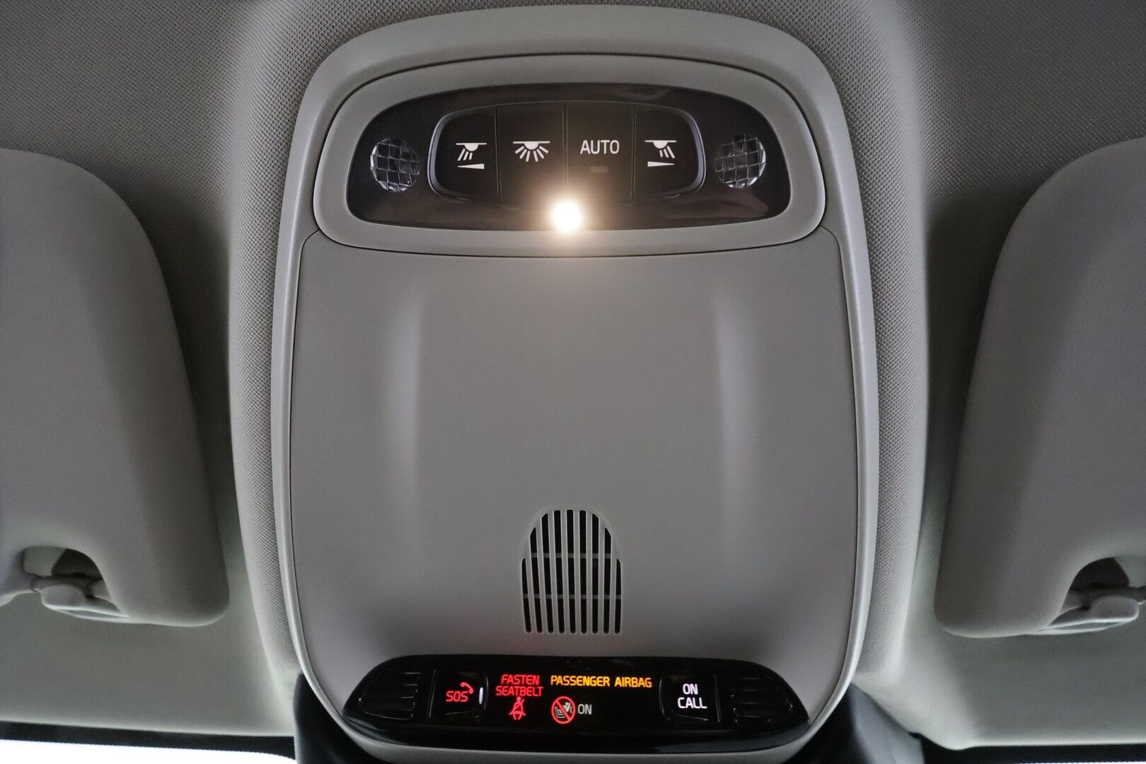 Volvo V60 2019 D4 Momentum aut * Webasto / Koukku / ACC / Full-LED / P.Kamera / Digimittaristo / Navi / Kaistavahti * - Kahdet renkaat aluvanteilla 