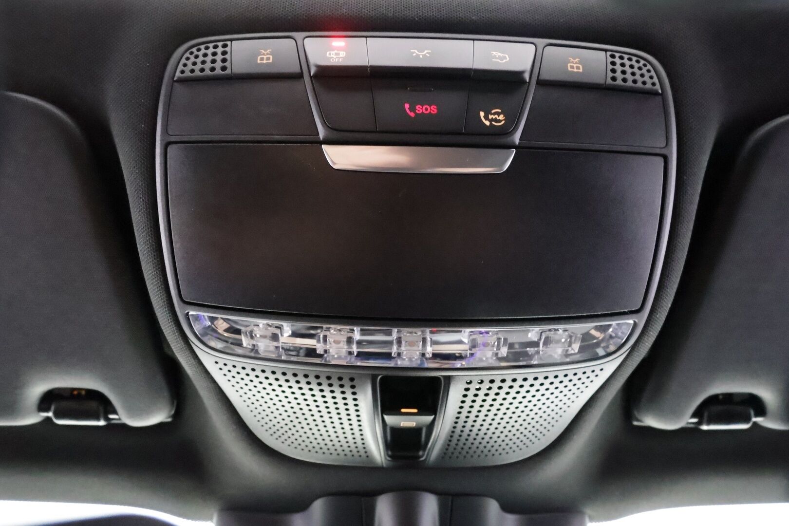 Mercedes-Benz EQC 2022 400 4MATIC Business AMG - | Koukku | ILP | Widescreen | HUD | Distronic | Comfort-penkit Muistilla | 360 | Burmester | Lasikattoluukku | IHC+ | Katveavustin | Navi | Keyless | 2x Latauskaapelit | Kahdet renkaat | Suomi-auto |