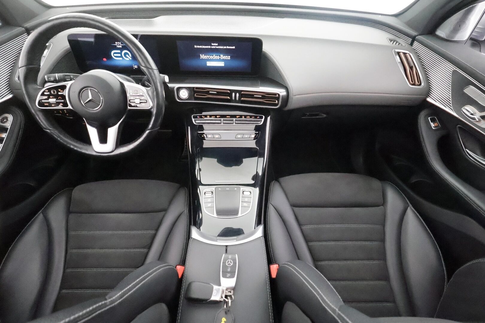 Mercedes-Benz EQC 2022 400 4MATIC Business AMG - | Koukku | ILP | Widescreen | HUD | Distronic | Comfort-penkit Muistilla | 360 | Burmester | Lasikattoluukku | IHC+ | Katveavustin | Navi | Keyless | 2x Latauskaapelit | Kahdet renkaat | Suomi-auto |