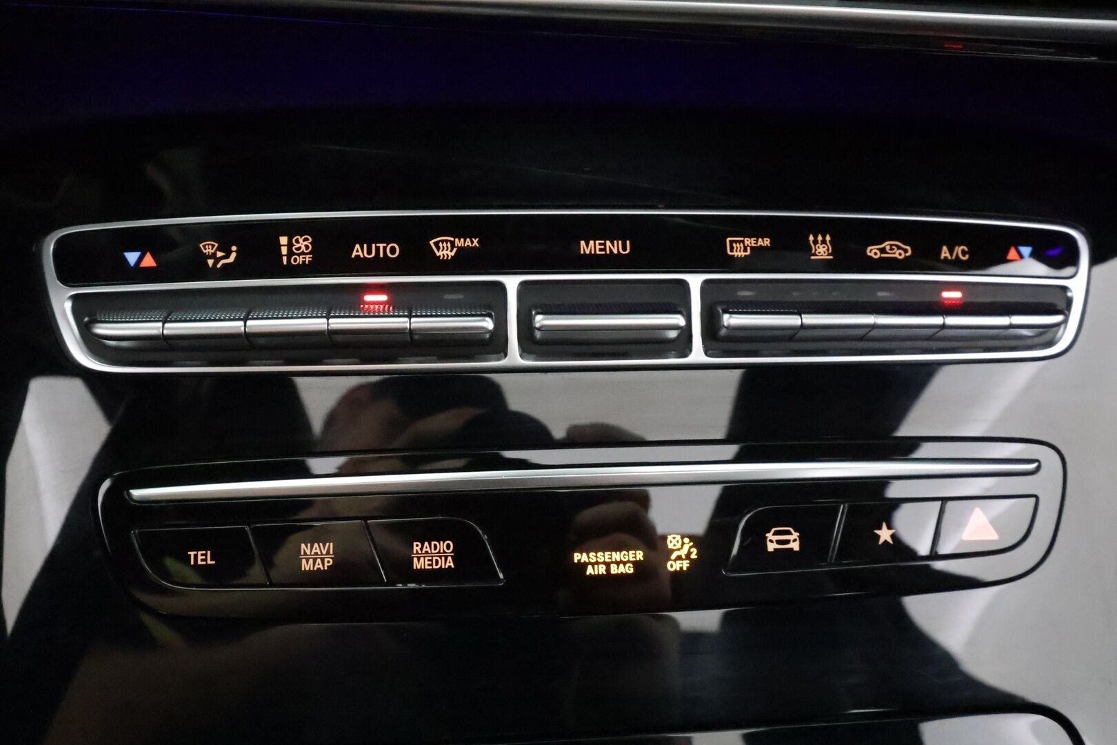 Mercedes-Benz EQC 2022 400 4MATIC Business AMG - | Koukku | ILP | Widescreen | HUD | Distronic | Comfort-penkit Muistilla | 360 | Burmester | Lasikattoluukku | IHC+ | Katveavustin | Navi | Keyless | 2x Latauskaapelit | Kahdet renkaat | Suomi-auto |