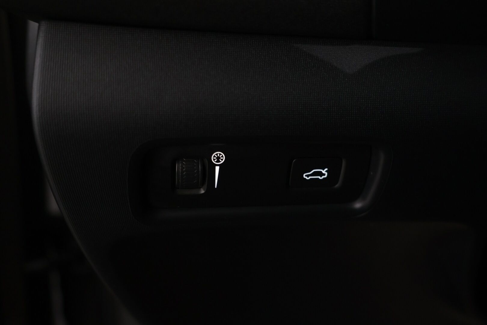 Polestar 2 2021 Launch Edition, 300kW, 78kWh - | Adapt.Vakkari | Nappanahat ilmastoinnilla | Peruutuskamera 360 | Harman/Kardon | Pixel-ajovalot | Lasikatto | Pilot&Pluss |