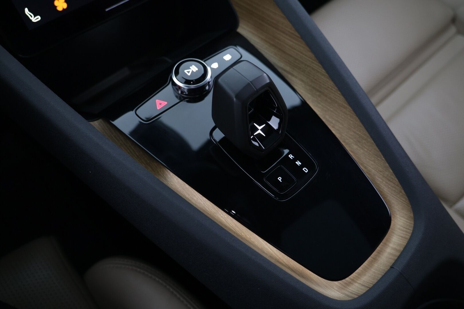Polestar 2 2021 Launch Edition, 300kW, 78kWh - | Adapt.Vakkari | Nappanahat ilmastoinnilla | Peruutuskamera 360 | Harman/Kardon | Pixel-ajovalot | Lasikatto | Pilot&Pluss |