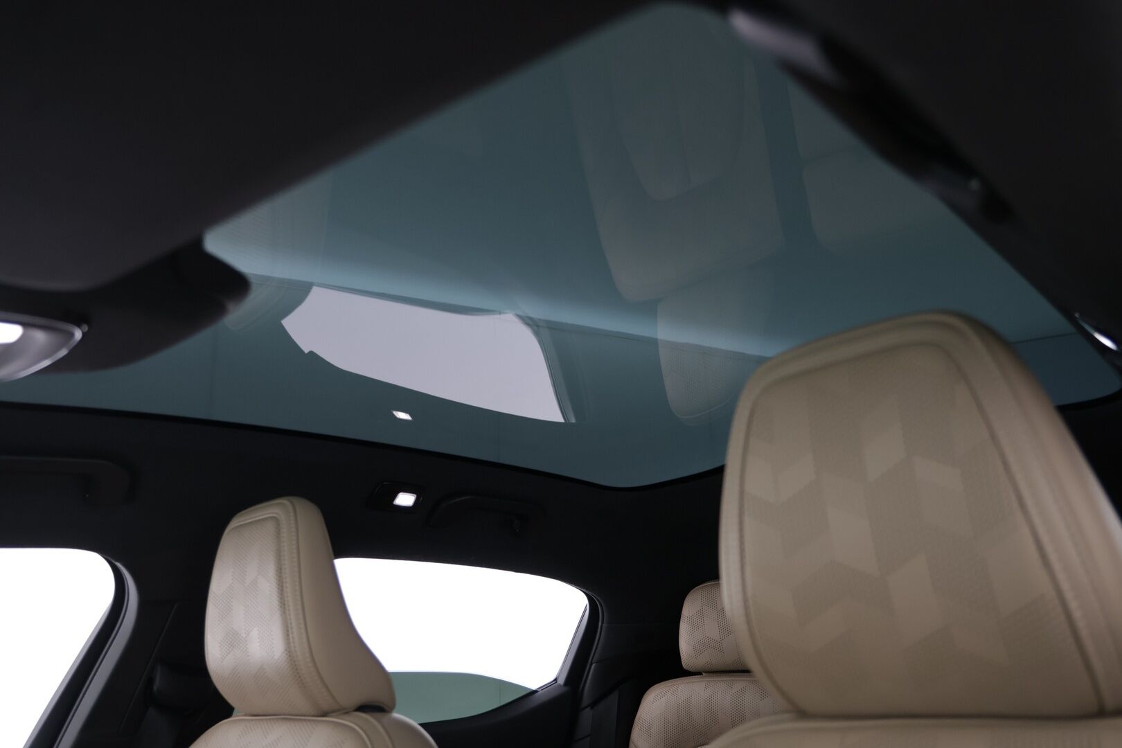 Polestar 2 2021 Launch Edition, 300kW, 78kWh - | Adapt.Vakkari | Nappanahat ilmastoinnilla | Peruutuskamera 360 | Harman/Kardon | Pixel-ajovalot | Lasikatto | Pilot&Pluss |