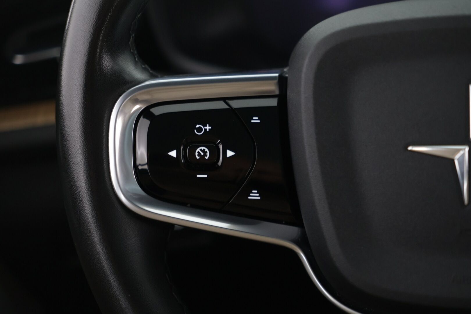 Polestar 2 2021 Launch Edition, 300kW, 78kWh - | Adapt.Vakkari | Nappanahat ilmastoinnilla | Peruutuskamera 360 | Harman/Kardon | Pixel-ajovalot | Lasikatto | Pilot&Pluss |