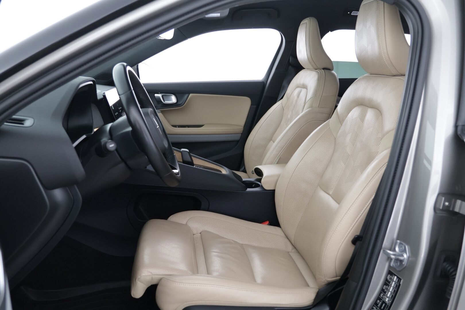 Polestar 2 2021 Launch Edition, 300kW, 78kWh - | Adapt.Vakkari | Nappanahat ilmastoinnilla | Peruutuskamera 360 | Harman/Kardon | Pixel-ajovalot | Lasikatto | Pilot&Pluss |