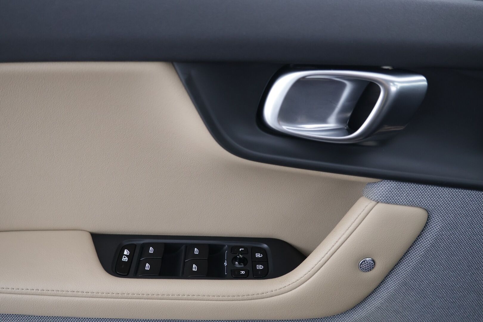Polestar 2 2021 Launch Edition, 300kW, 78kWh - | Adapt.Vakkari | Nappanahat ilmastoinnilla | Peruutuskamera 360 | Harman/Kardon | Pixel-ajovalot | Lasikatto | Pilot&Pluss |