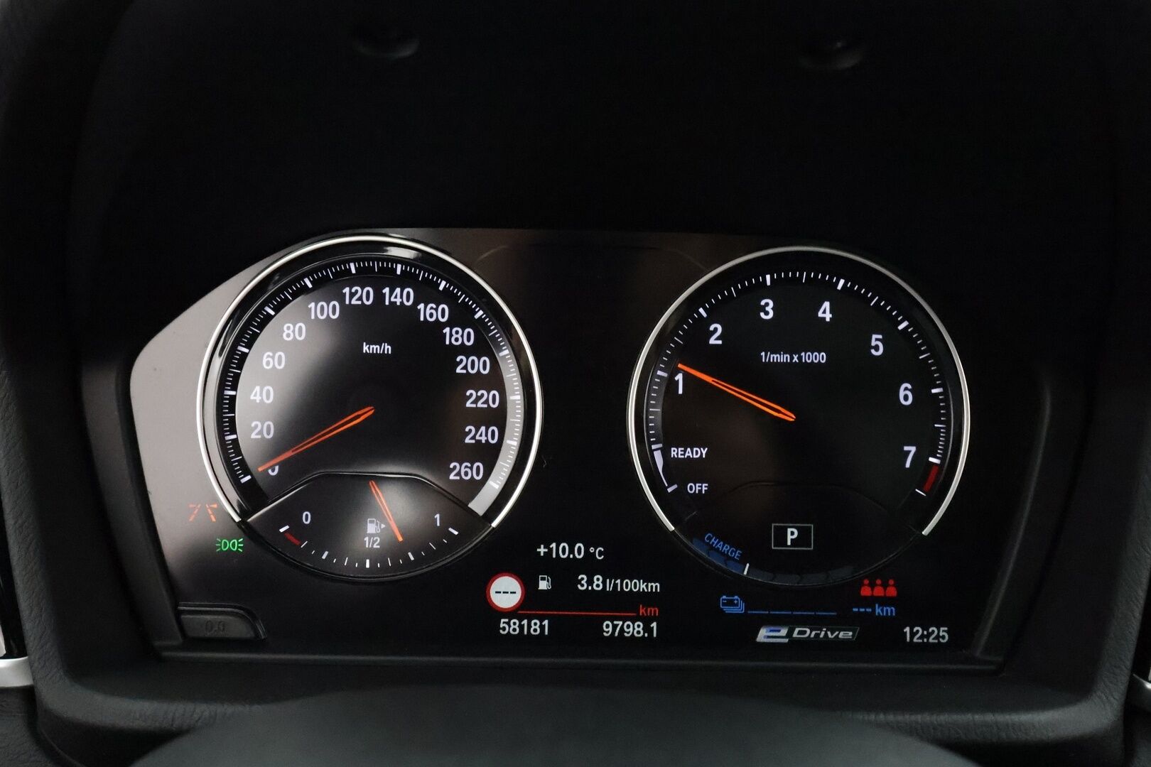 BMW X1 2021 F48 xDrive25e A Business M Sport * ACC / Panorama / HUD / HIFI / P.kamera / Sporttinahat / Navi  * - Merkkihuollettu / Koti & Kauppalaturi / Kahdet Renkaat