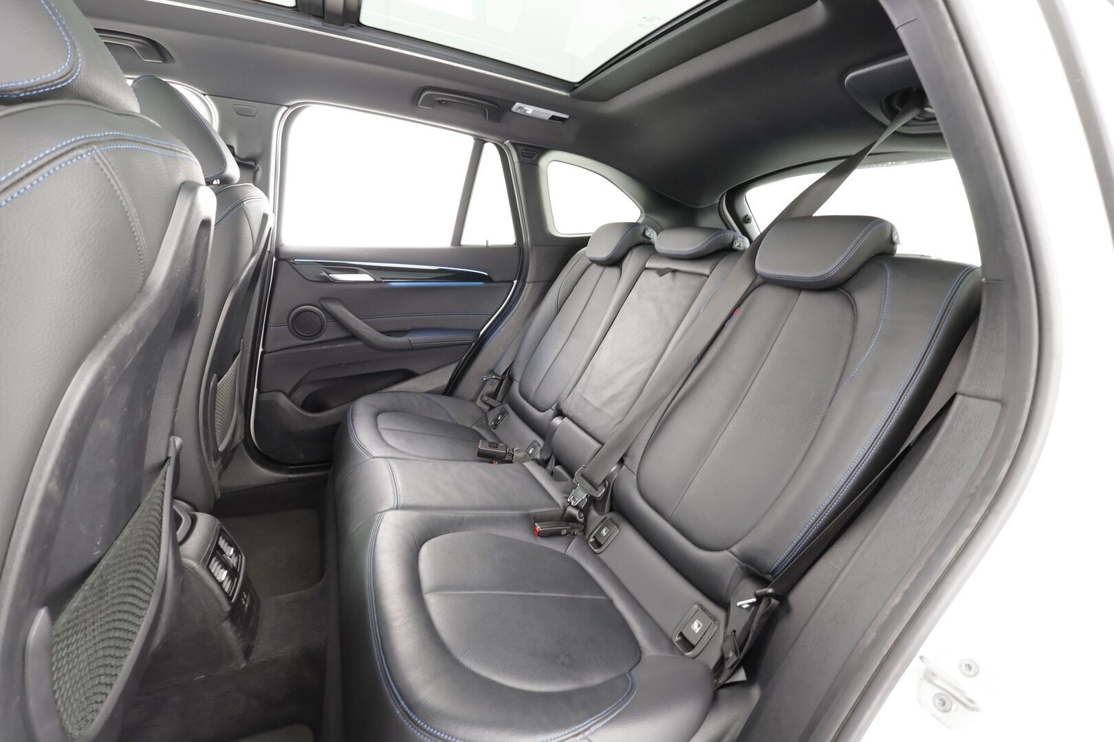 BMW X1 2021 F48 xDrive25e A Business M Sport * ACC / Panorama / HUD / HIFI / P.kamera / Sporttinahat / Navi  * - Merkkihuollettu / Koti & Kauppalaturi / Kahdet Renkaat