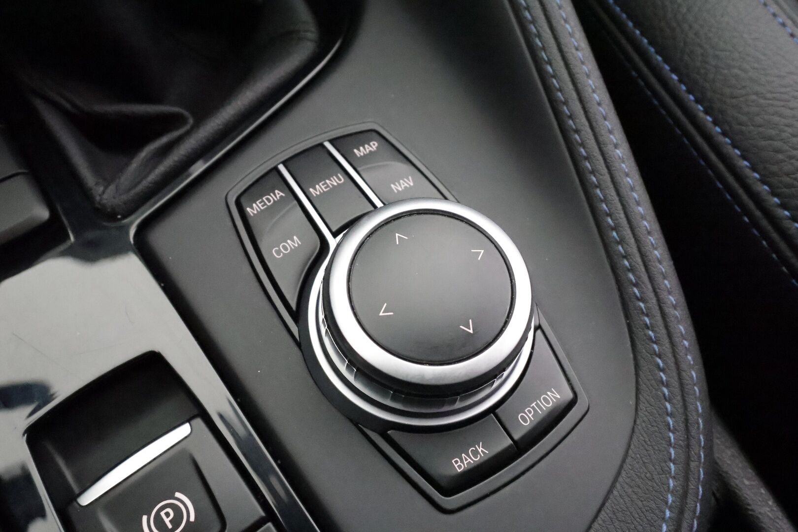 BMW X1 2021 F48 xDrive25e A Business M Sport * ACC / Panorama / HUD / HIFI / P.kamera / Sporttinahat / Navi  * - Merkkihuollettu / Koti & Kauppalaturi / Kahdet Renkaat