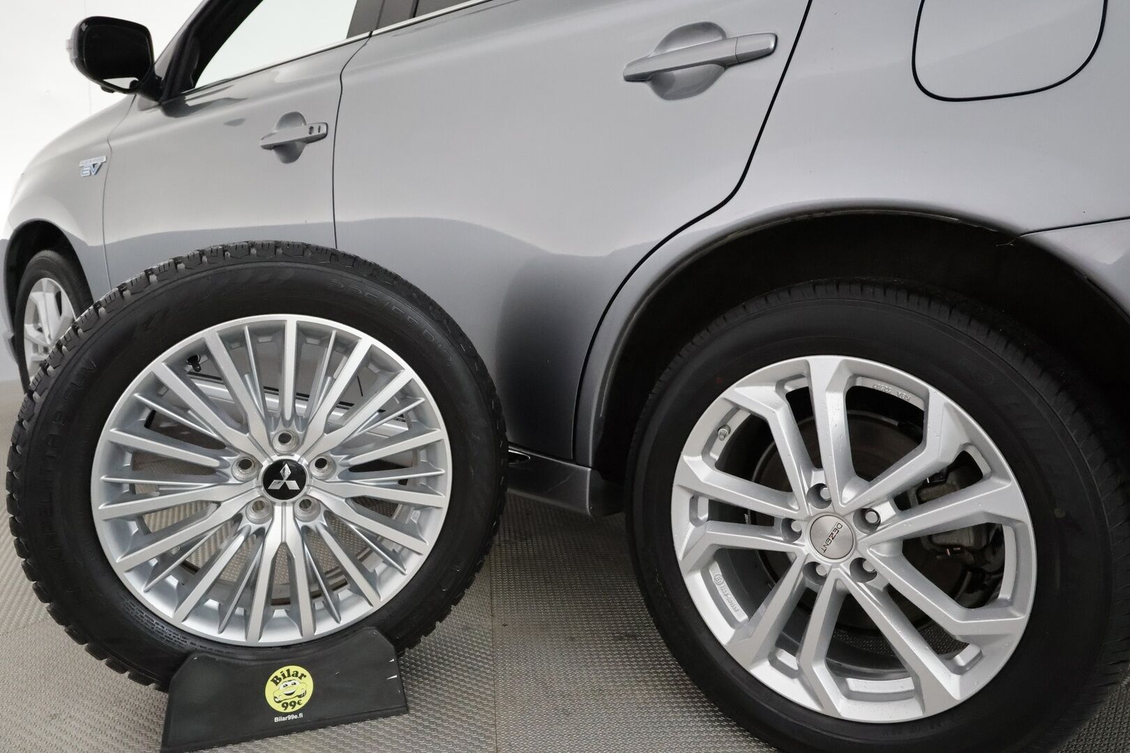 Mitsubishi OUTLANDER PHEV 2020 2.4 PHEV 4WD Business X **Power Sound System / Koukku / ACC / LED / 360° / Timanttinahat / Kaistavahti / KeylessGO - Kahdet Renkaat
