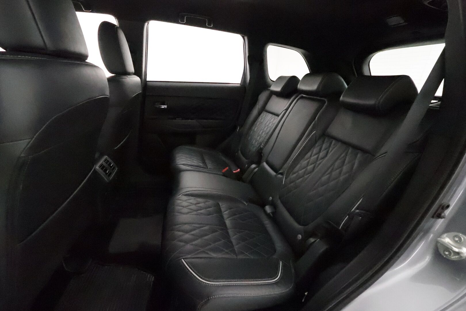 Mitsubishi OUTLANDER PHEV 2020 2.4 PHEV 4WD Business X **Power Sound System / Koukku / ACC / LED / 360° / Timanttinahat / Kaistavahti / KeylessGO - Kahdet Renkaat