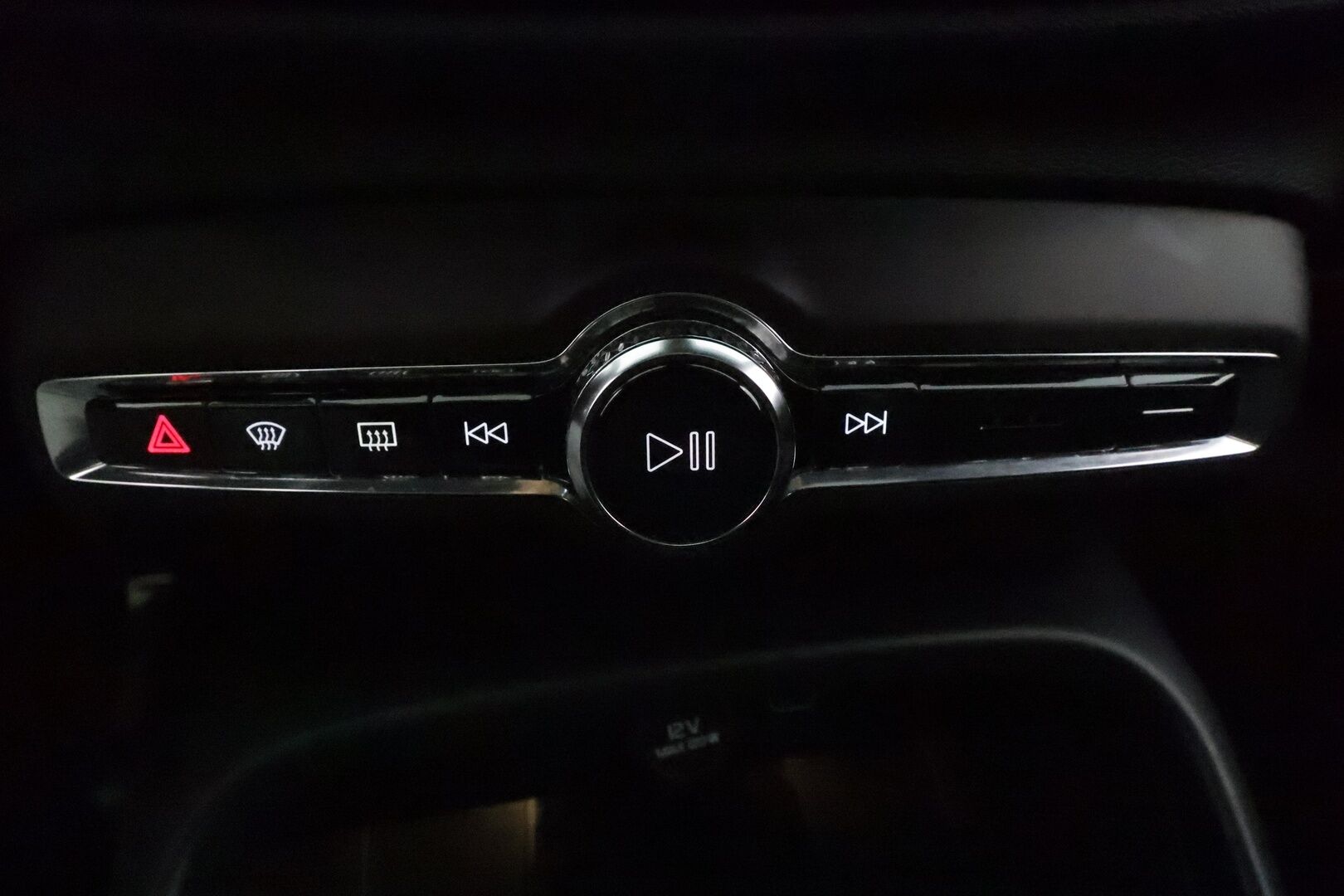 Volvo XC40 2022 Recharge Twin Business Pro aut *ACC / ILP / 360° / H&K / Koukku / Full LED / Panorama / Muistipenkki / Navi / BLIS* - Facelift / 1.Om Suomi-auto / Kahdet renkaat aluvanteilla / Merkkihuollettu 