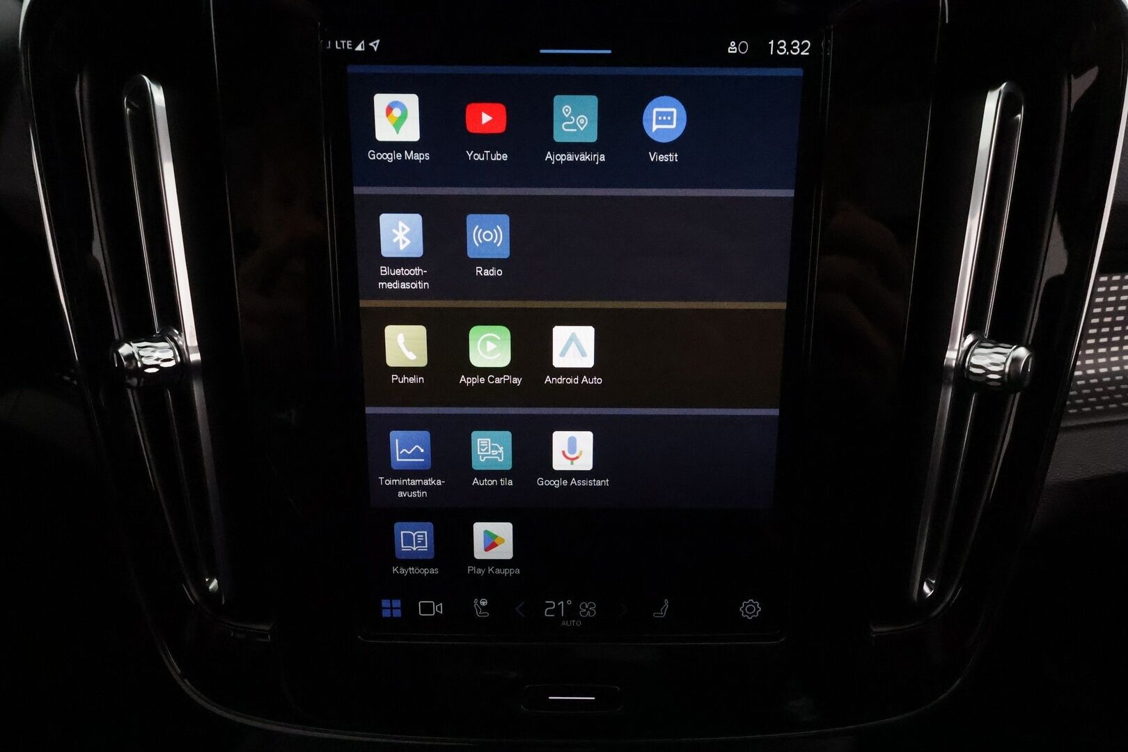 Volvo XC40 2022 Recharge Twin Business Pro aut *ACC / ILP / 360° / H&K / Koukku / Full LED / Panorama / Muistipenkki / Navi / BLIS* - Facelift / 1.Om Suomi-auto / Kahdet renkaat aluvanteilla / Merkkihuollettu 