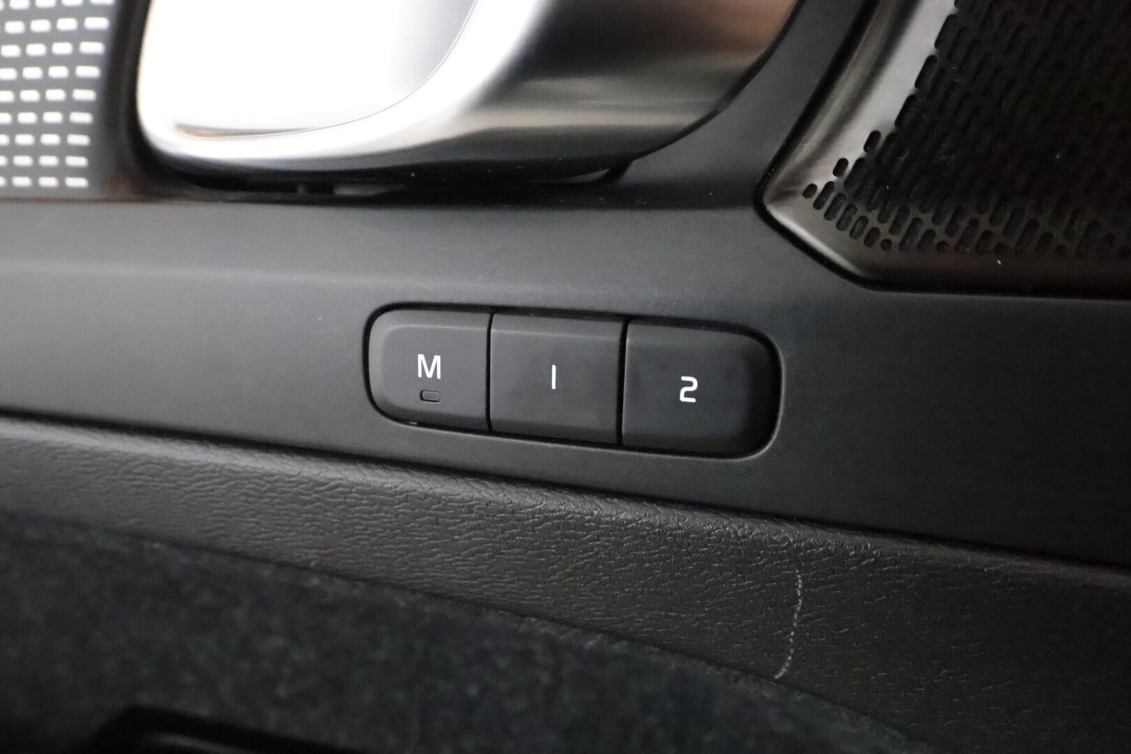 Volvo XC40 2022 Recharge Twin Business Pro aut *ACC / ILP / 360° / H&K / Koukku / Full LED / Panorama / Muistipenkki / Navi / BLIS* - Facelift / 1.Om Suomi-auto / Akku kuntotarkastettu / Kahdet renkaat aluvanteilla / Merkkihuollettu 
