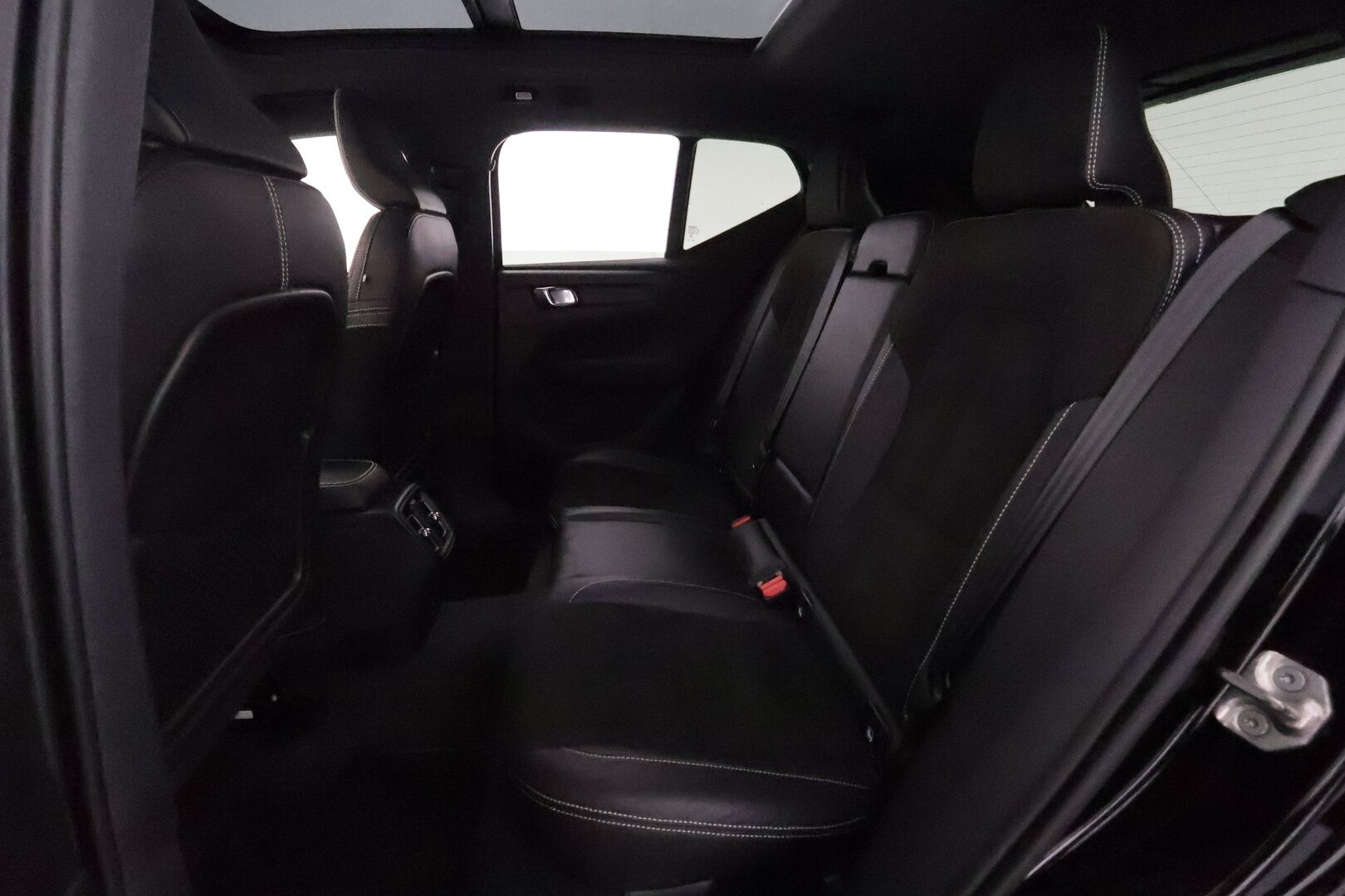 Volvo XC40 2022 Recharge Twin Business Pro aut *ACC / ILP / 360° / H&K / Koukku / Full LED / Panorama / Muistipenkki / Navi / BLIS* - Facelift / 1.Om Suomi-auto / Kahdet renkaat aluvanteilla / Merkkihuollettu 