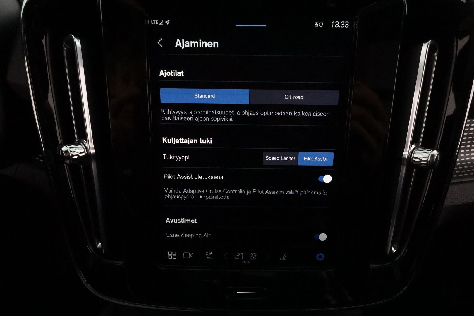 Volvo XC40 2022 Recharge Twin Business Pro aut *ACC / ILP / 360° / H&K / Koukku / Full LED / Panorama / Muistipenkki / Navi / BLIS* - Facelift / 1.Om Suomi-auto / Kahdet renkaat aluvanteilla / Merkkihuollettu 