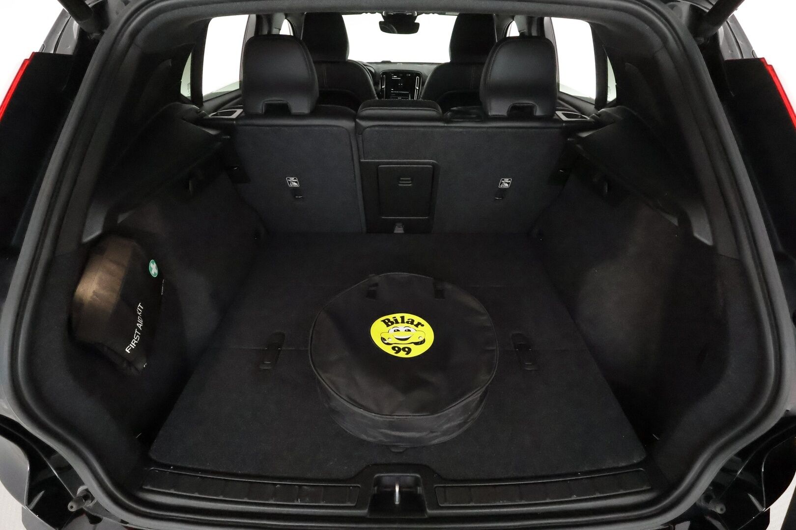 Volvo XC40 2022 Recharge Twin Business Pro aut *ACC / ILP / 360° / H&K / Koukku / Full LED / Panorama / Muistipenkki / Navi / BLIS* - Facelift / 1.Om Suomi-auto / Kahdet renkaat aluvanteilla / Merkkihuollettu 