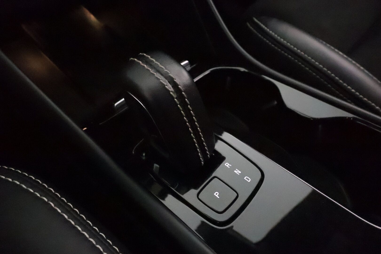 Volvo XC40 2022 Recharge Twin Business Pro aut *ACC / ILP / 360° / H&K / Koukku / Full LED / Panorama / Muistipenkki / Navi / BLIS* - Facelift / 1.Om Suomi-auto / Akku kuntotarkastettu / Kahdet renkaat aluvanteilla / Merkkihuollettu 