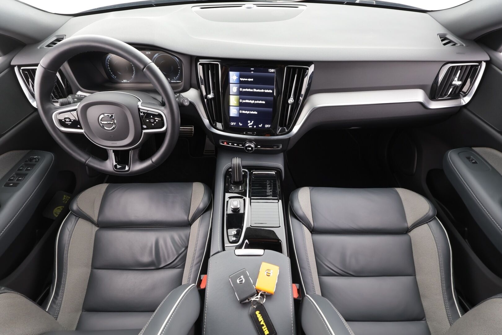 Volvo V60 2022 T6 TwE AWD Business R-Design aut * Pilot assist / Webasto / Koukku / Muistipenkki / LED / P.Kamera / High performance audio * - Suomi-auto / Merkkihuollettu / Kahdet Renkaat / Koti & Kauppalaturi - HULLUT AVAJAISHULINAT KORKOTARJOUS 3,29 %