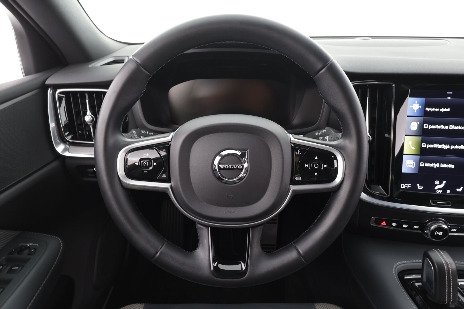 Volvo V60 2022 T6 TwE AWD Business R-Design aut * Pilot assist / Webasto / Koukku / Muistipenkki / LED / P.Kamera / High performance audio * - Suomi-auto / Merkkihuollettu / Kahdet Renkaat / Koti & Kauppalaturi - HULLUT AVAJAISHULINAT KORKOTARJOUS 3,29 %