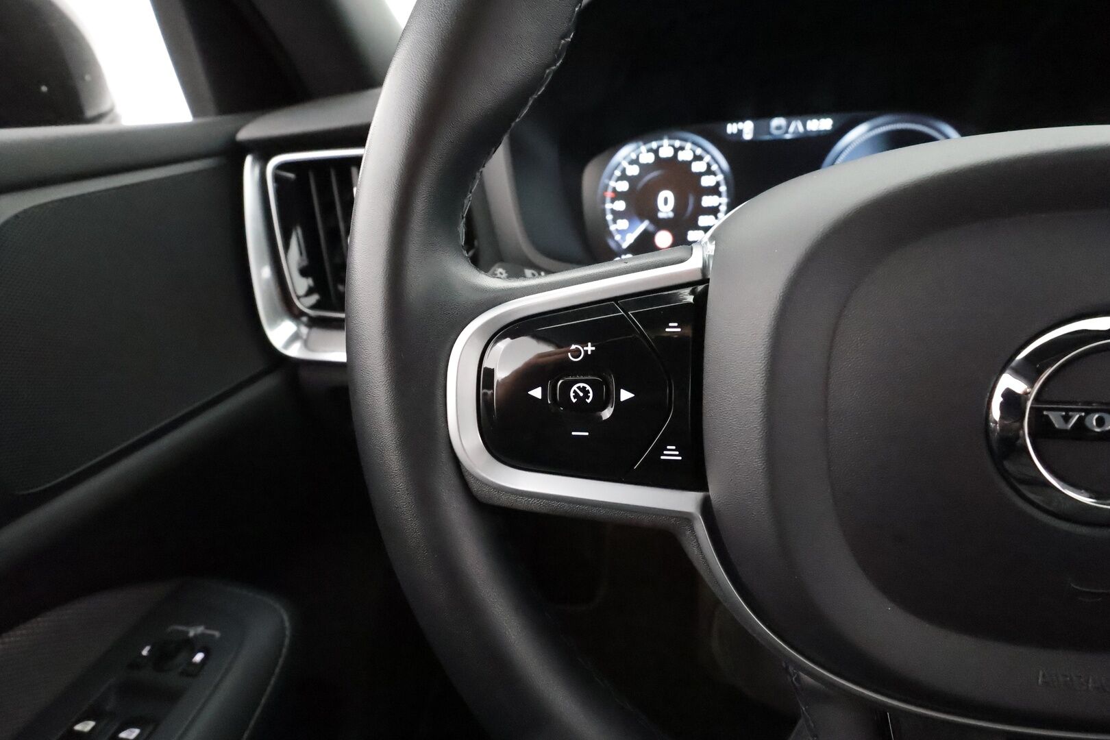 Volvo V60 2022 T6 TwE AWD Business R-Design aut * Pilot assist / Webasto / Koukku / Muistipenkki / LED / P.Kamera / High performance audio * - Suomi-auto / Merkkihuollettu / Kahdet Renkaat / Koti & Kauppalaturi - HULLUT AVAJAISHULINAT KORKOTARJOUS 3,29 %