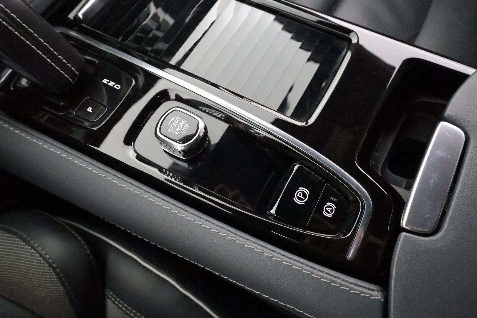 Volvo V60 2022 T6 TwE AWD Business R-Design aut * Pilot assist / Webasto / Koukku / Muistipenkki / LED / P.Kamera / High performance audio * - Suomi-auto / Merkkihuollettu / Kahdet Renkaat / Koti & Kauppalaturi - HULLUT AVAJAISHULINAT KORKOTARJOUS 3,29 %